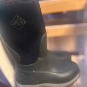 Black Rubber Boots Muck Boots size 4